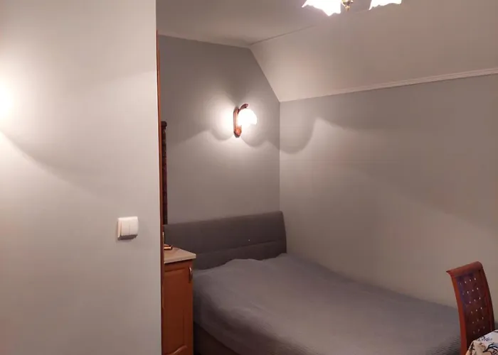 Goscinne Centrum Brzozowa 14 *